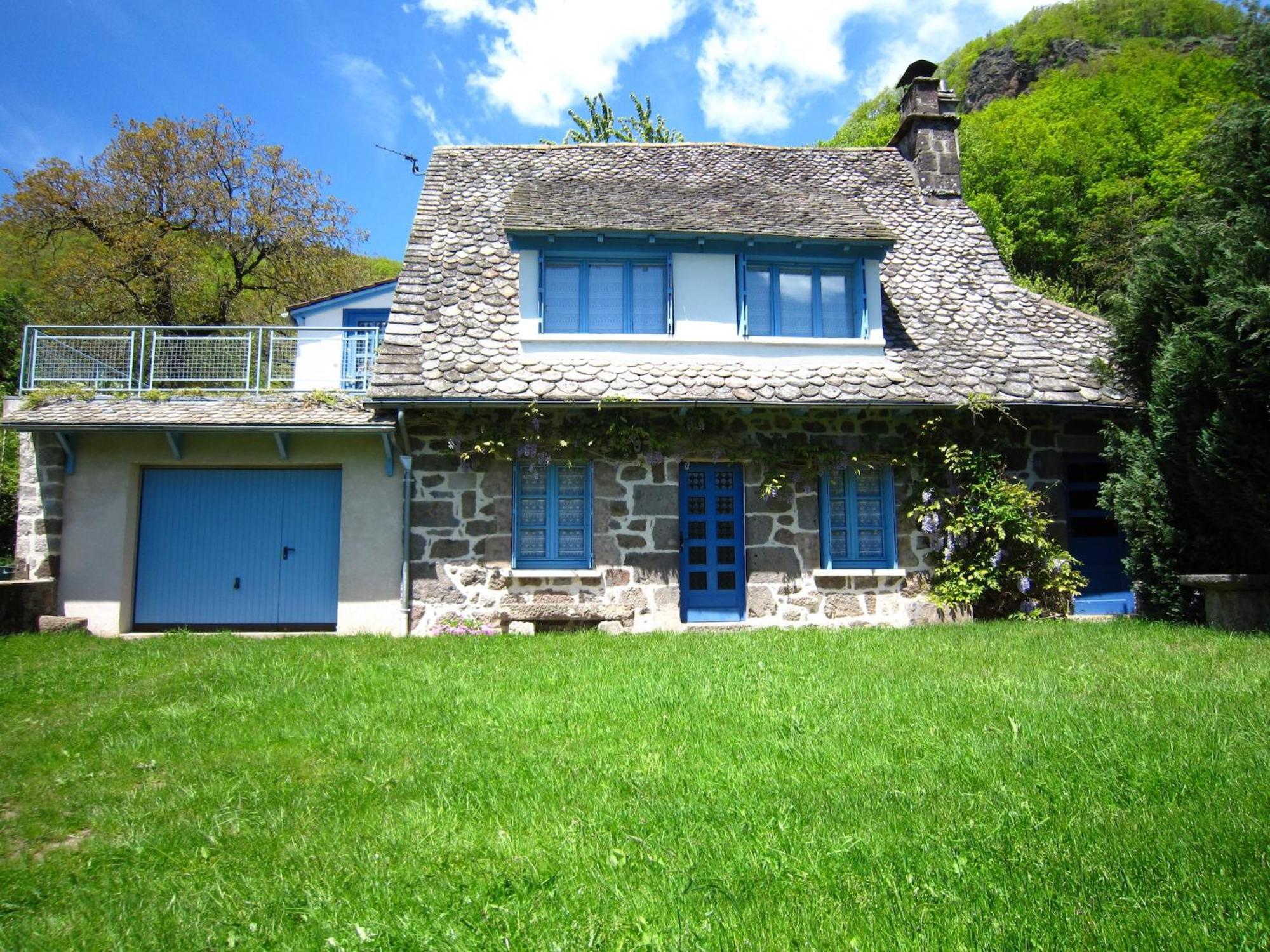 Beautiful Villa In The Parc Des Volcans D Auvergne Vic-sur-Cere Exterior photo